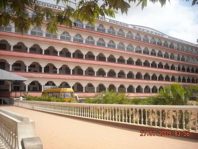  CKS English School