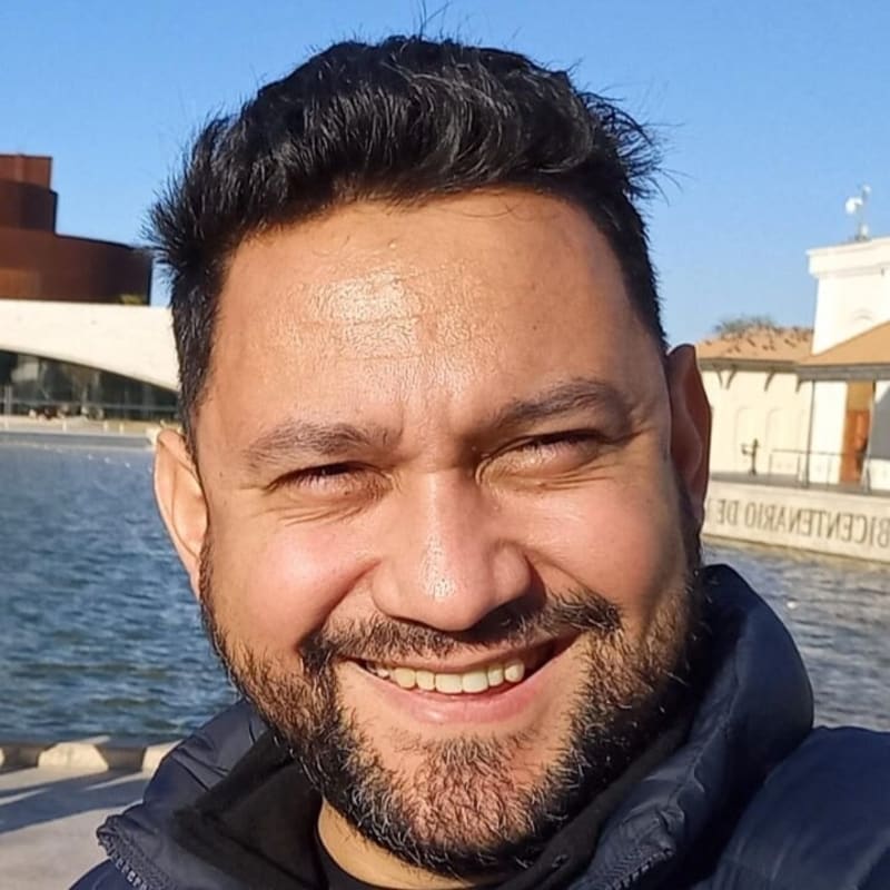 Retrato de bienvenida del anfitrión de Cabañas La Voz de La Naturaleza