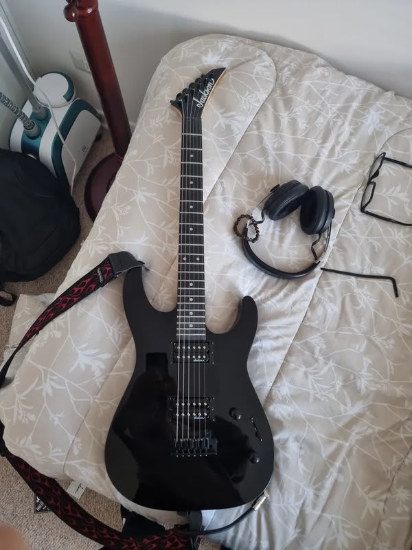 ERNIE BALL ( 2626) NOT EVEN SLINKY 12-16-24p-32-44-56.