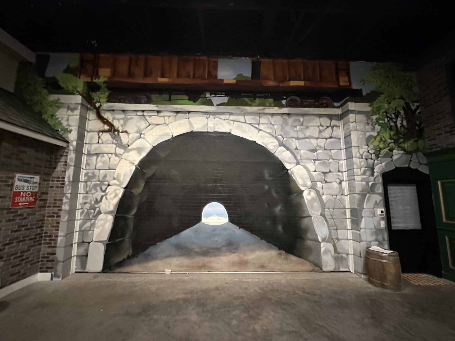 Trompe L’oeil Looney tunnel
