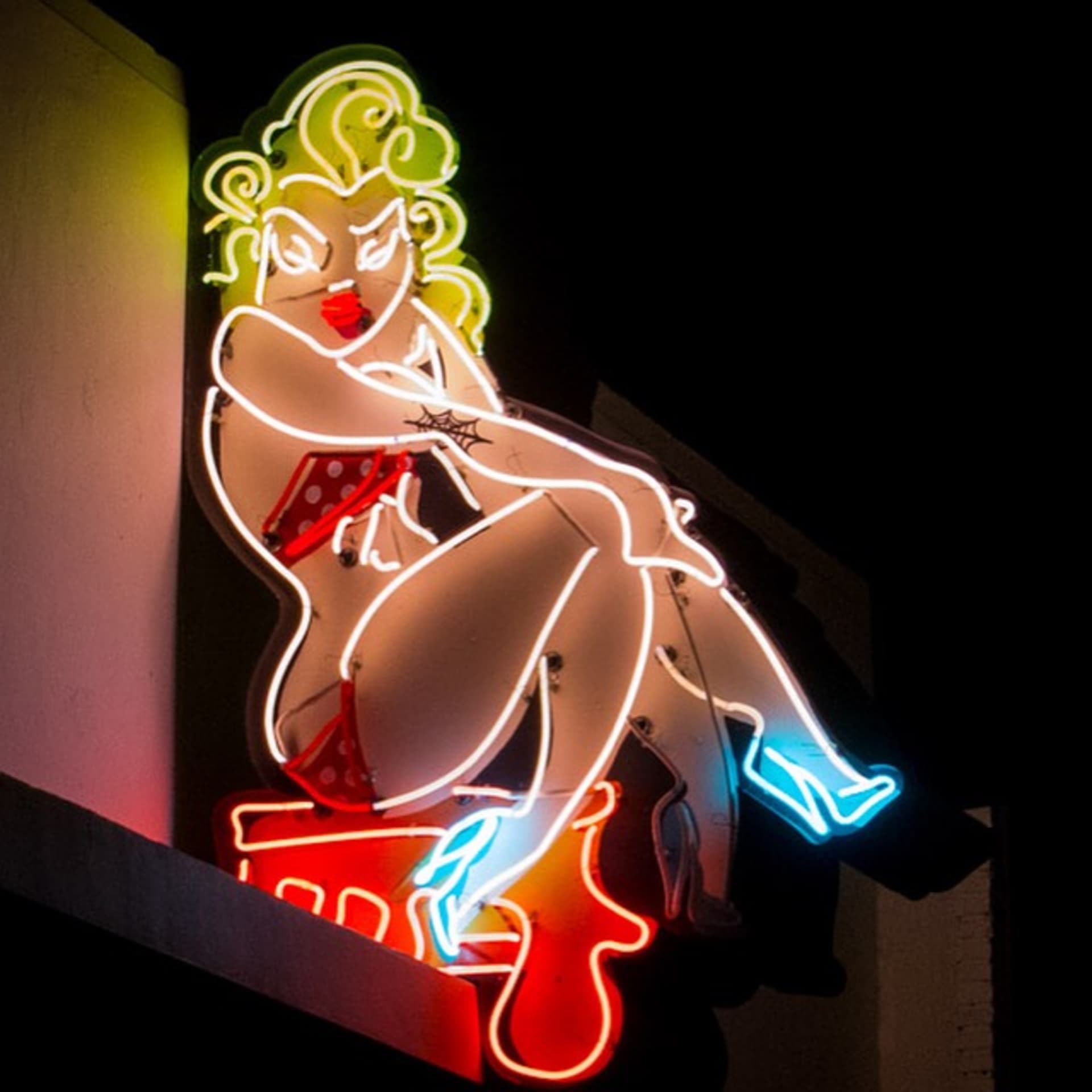 Neon sign 