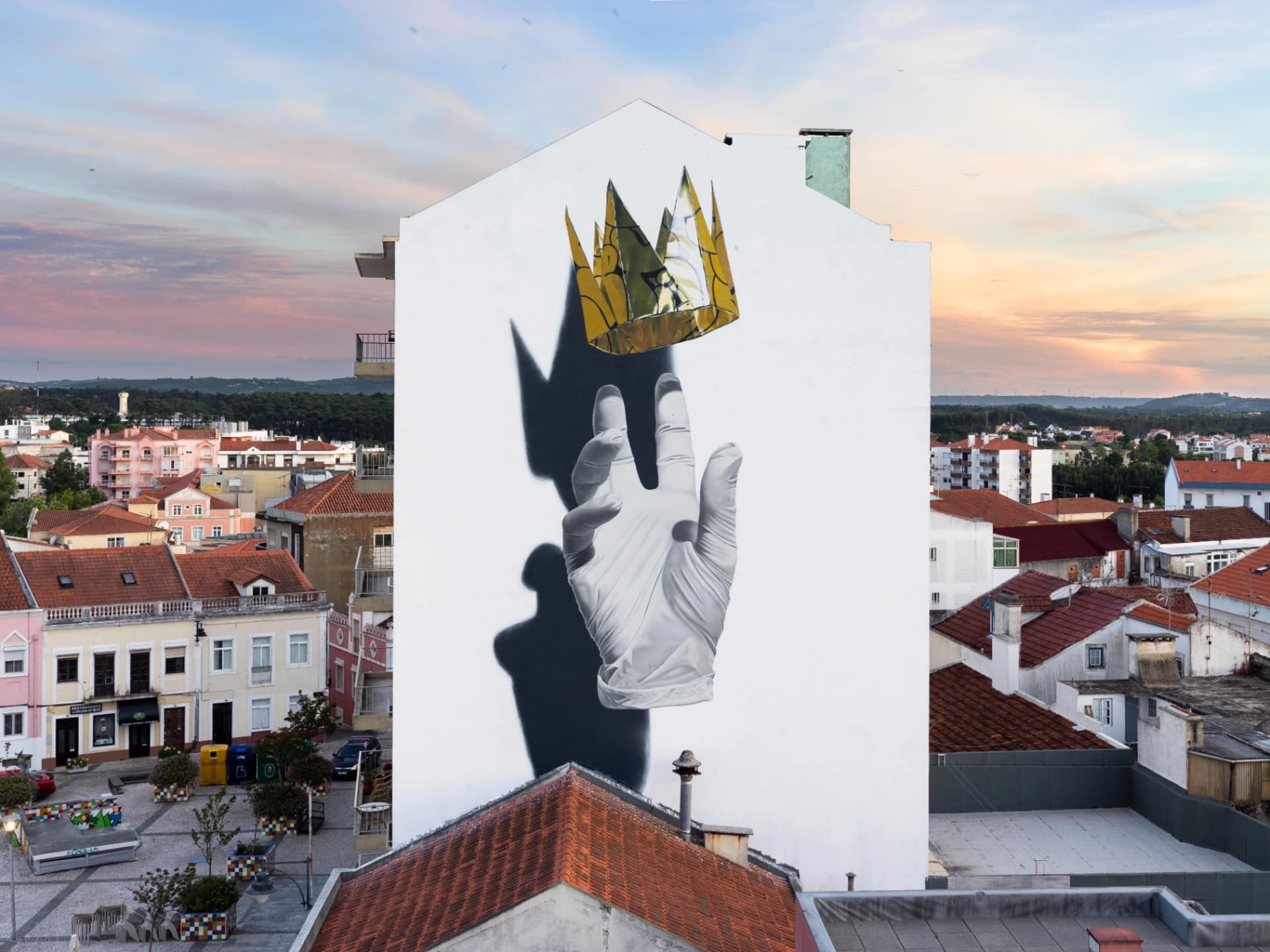 Glove x Golden Paper Crown I