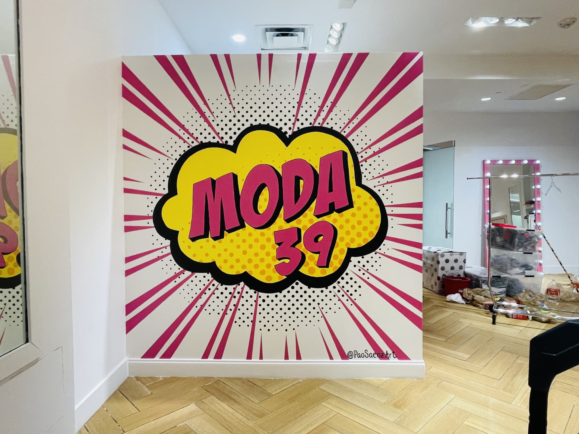 Moda 39 by Pao Saenz Art