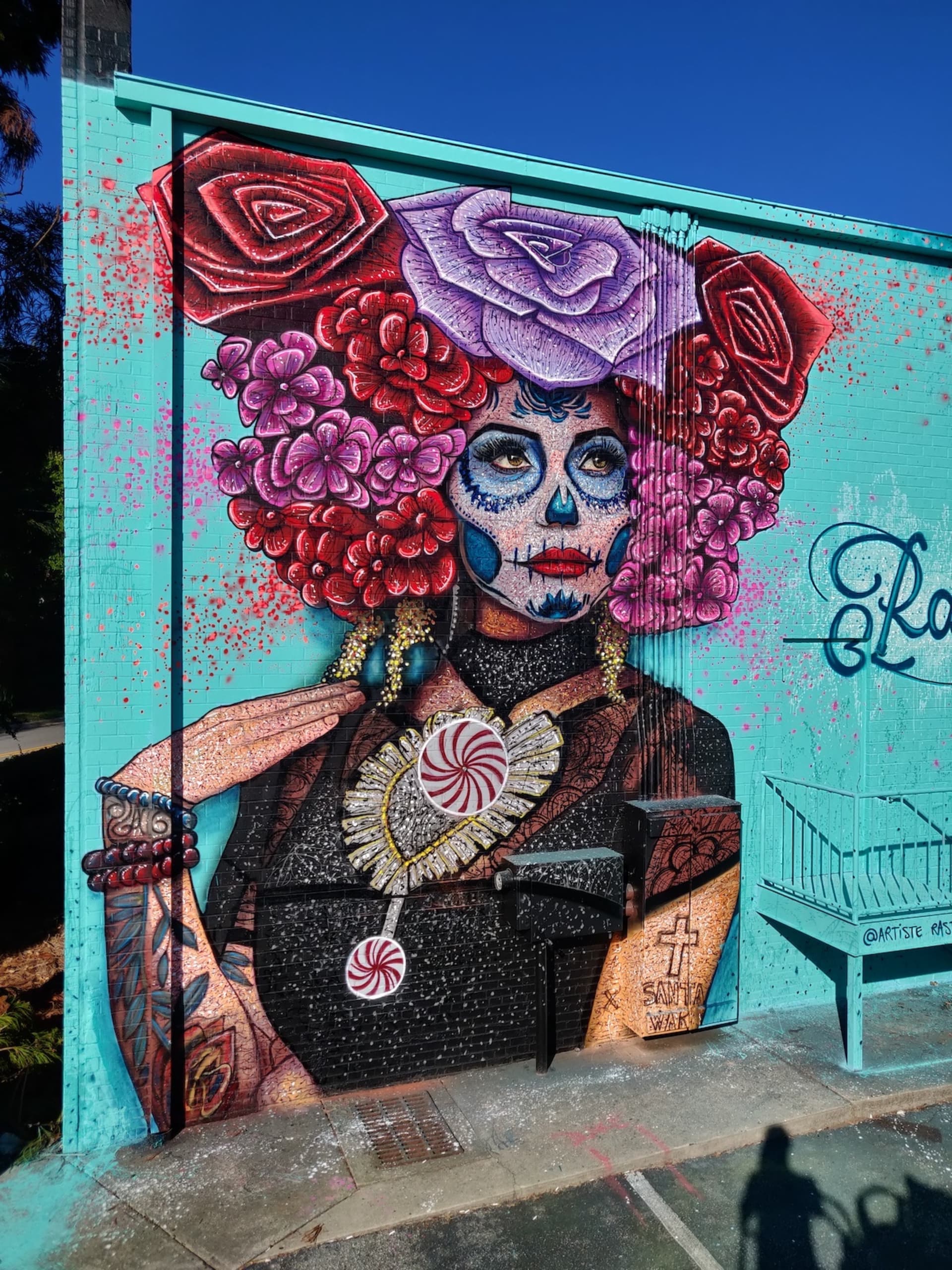 Rosa - mechanical mural electrically powered (8 motors) see video on https://youtu.be/QNr6PNJi7m4 by Artiste Rast