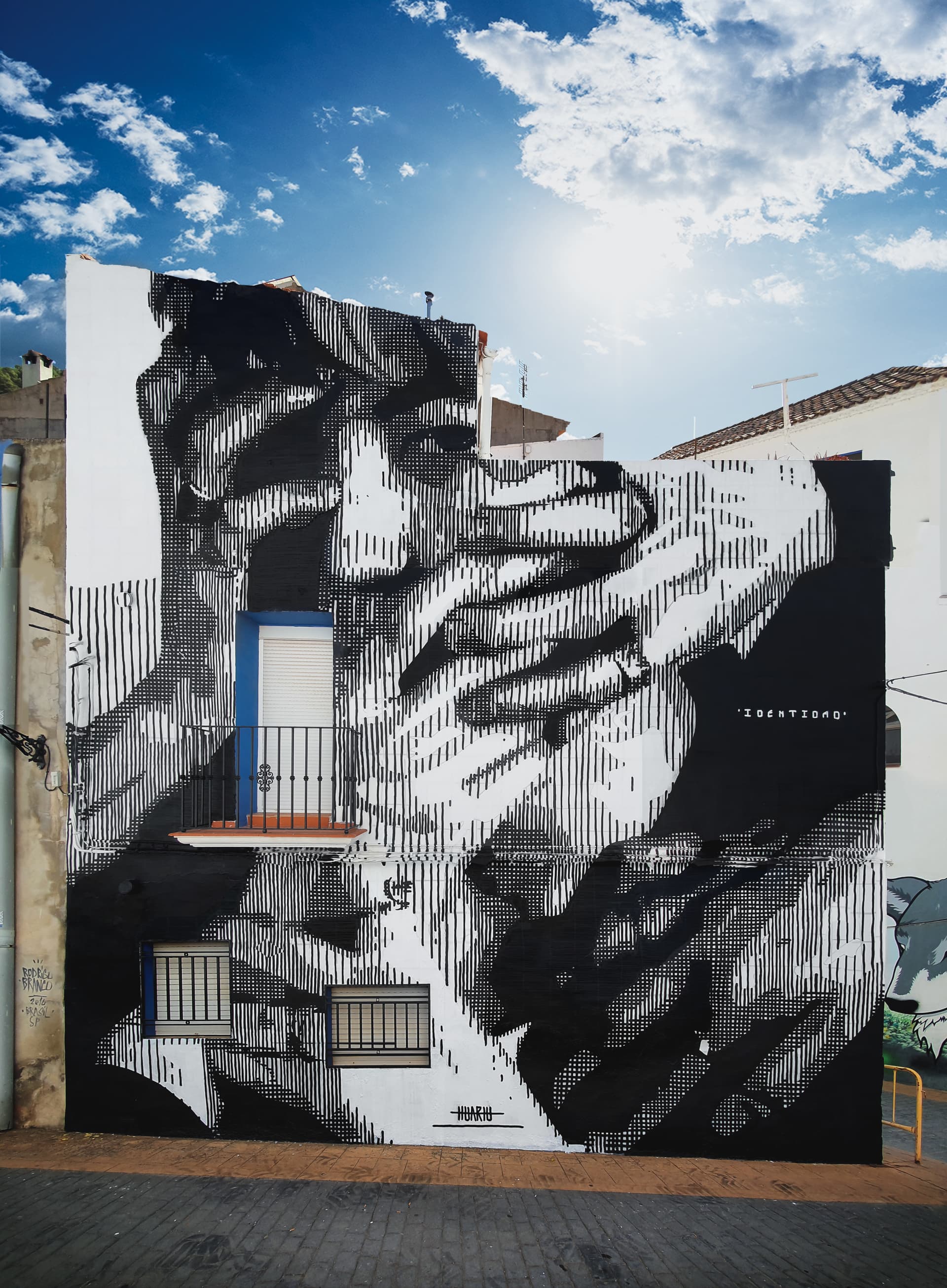 'IDENTIDAD' by Huariu