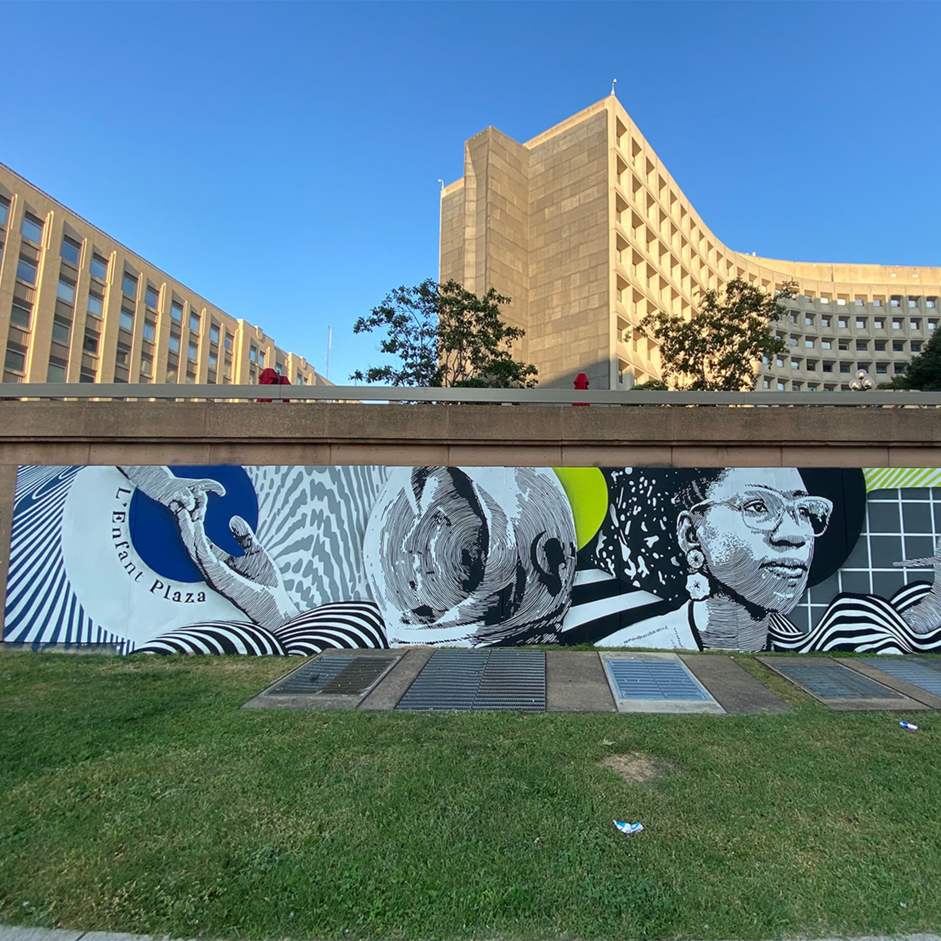 L'Enfant Plaza detail