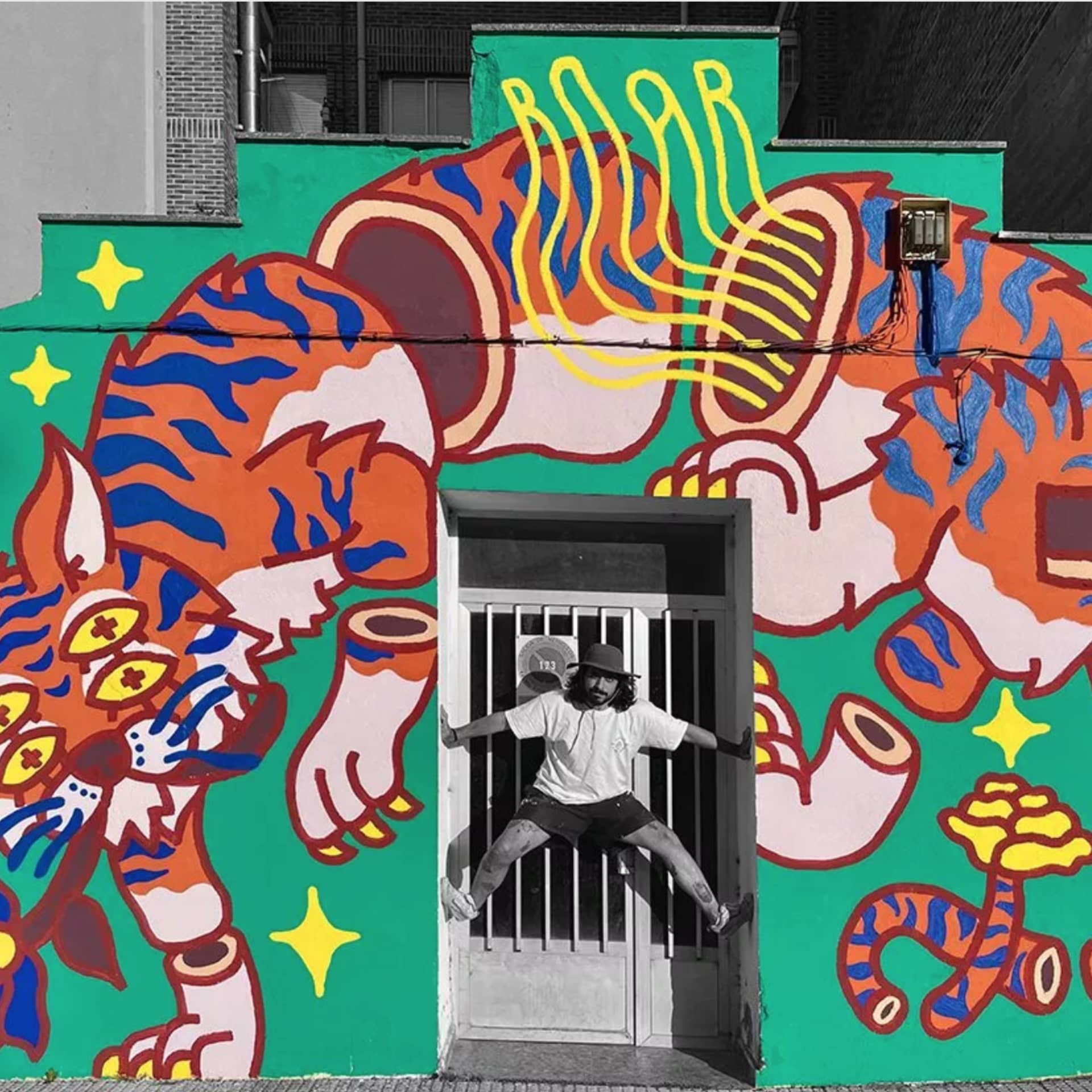 Roar! detail
