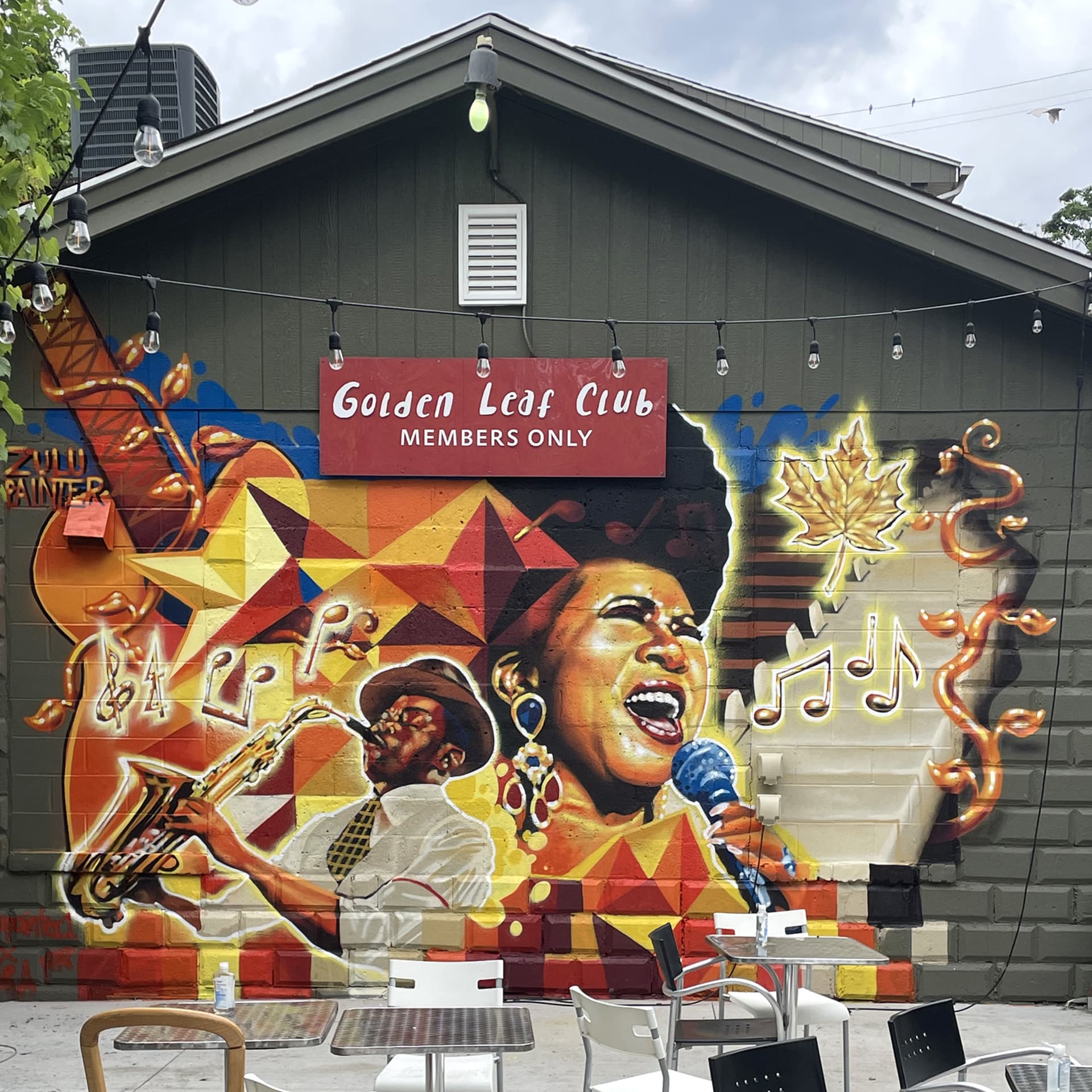 Golden Leaf Club detail