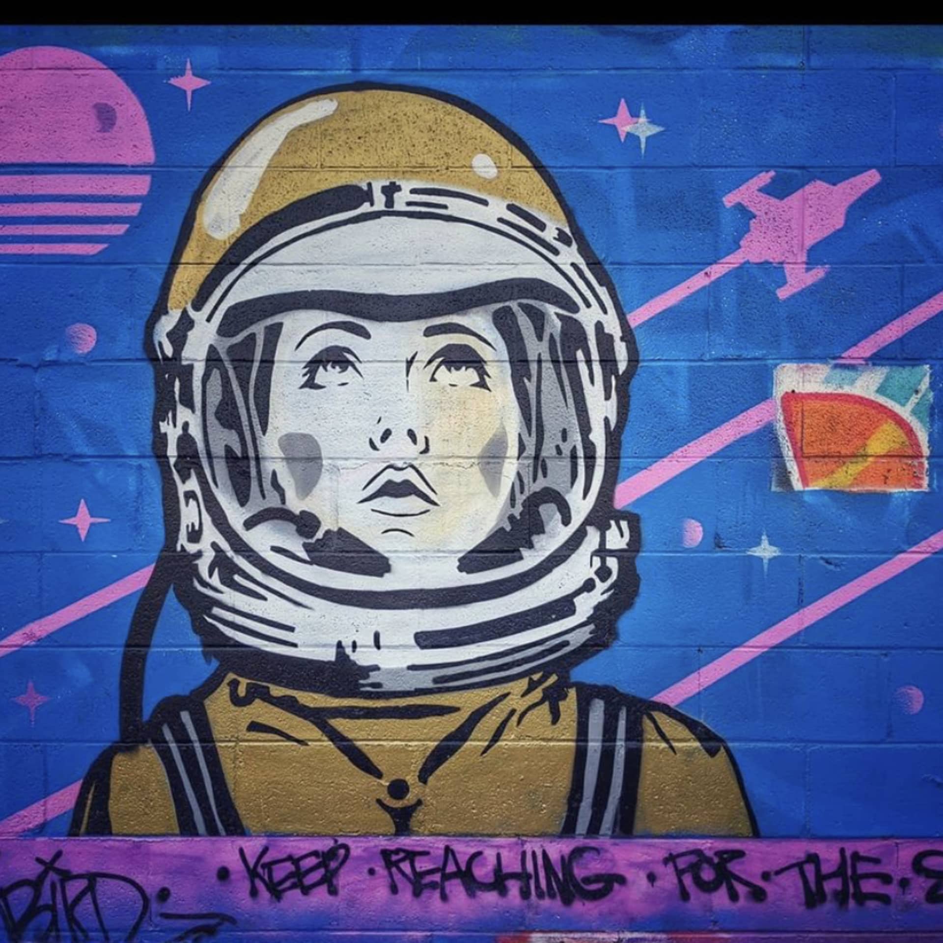 Rocket girl detail