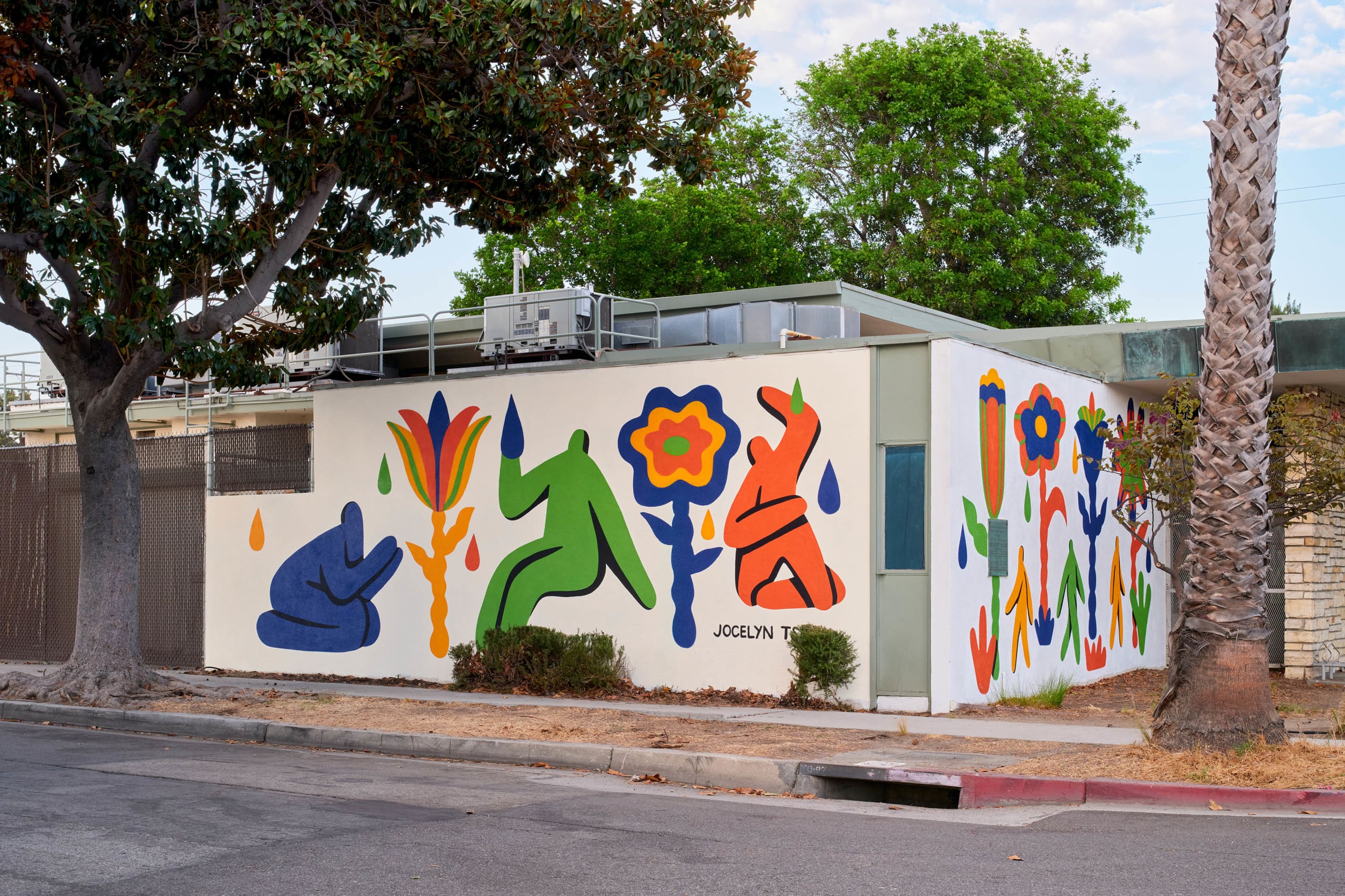 Long Beach Walls