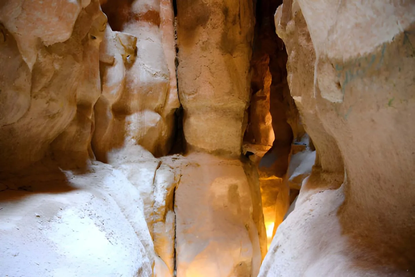 caves in saudi arabia