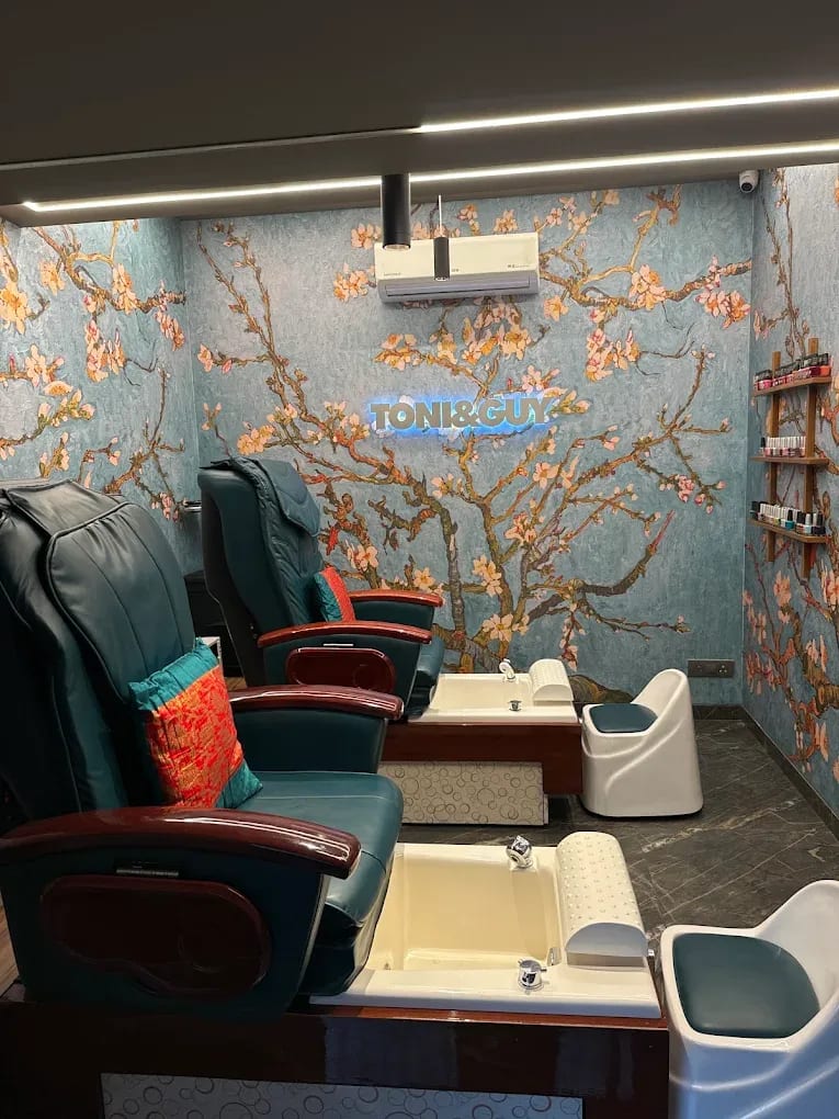Toni&Guy Four Bungalows, Andheri West - Premium Hair Salon in Andheri, Luxury Unisex Beauty Parlour in Four Bungalows 5