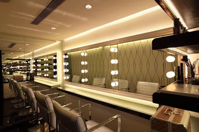 Reflexions Unisex Salon 4