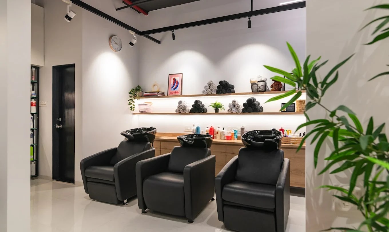 The Alchemic Beauty Curl and Colour Salon 3