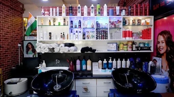 Liv in Style Unisex Salon 3