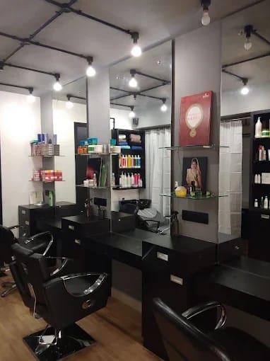 The Venisiya Salon 4