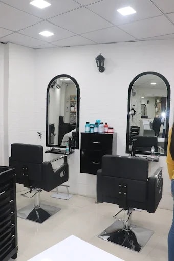 Rich & Royal Makeup & Hair Salon 2
