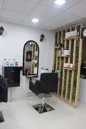 Rich & Royal Makeup & Hair Salon 4
