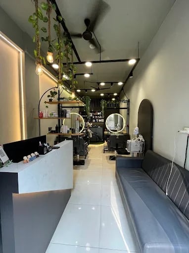 MV Unisex Salon 4