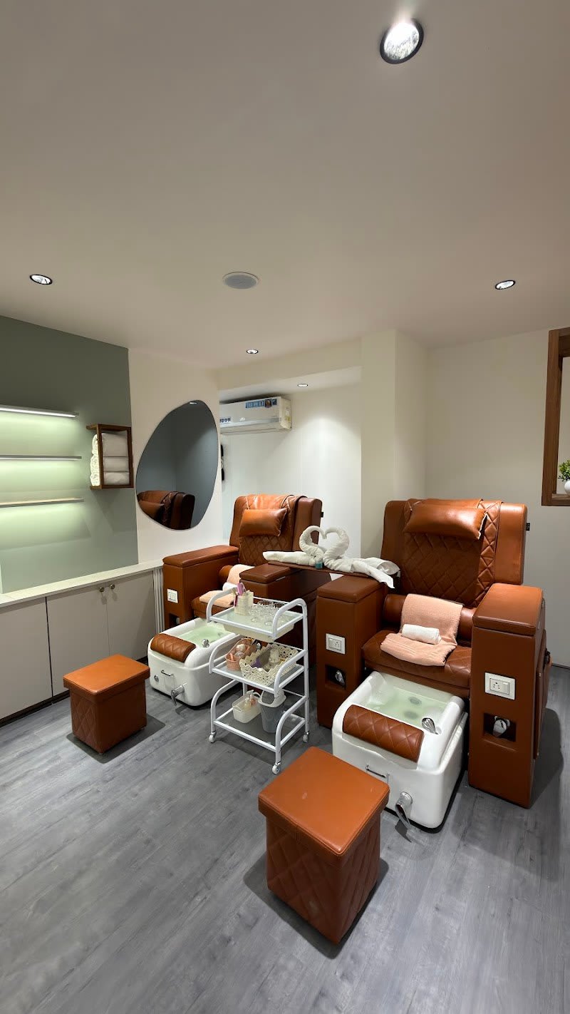 The Ruhoo Luxurious Unisex Salon 4