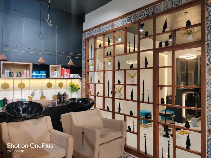 XZA Unisex Hair Studio 4