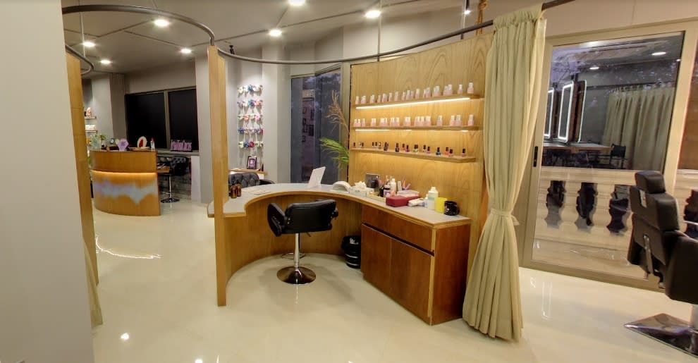 Hair Circus Salon 4