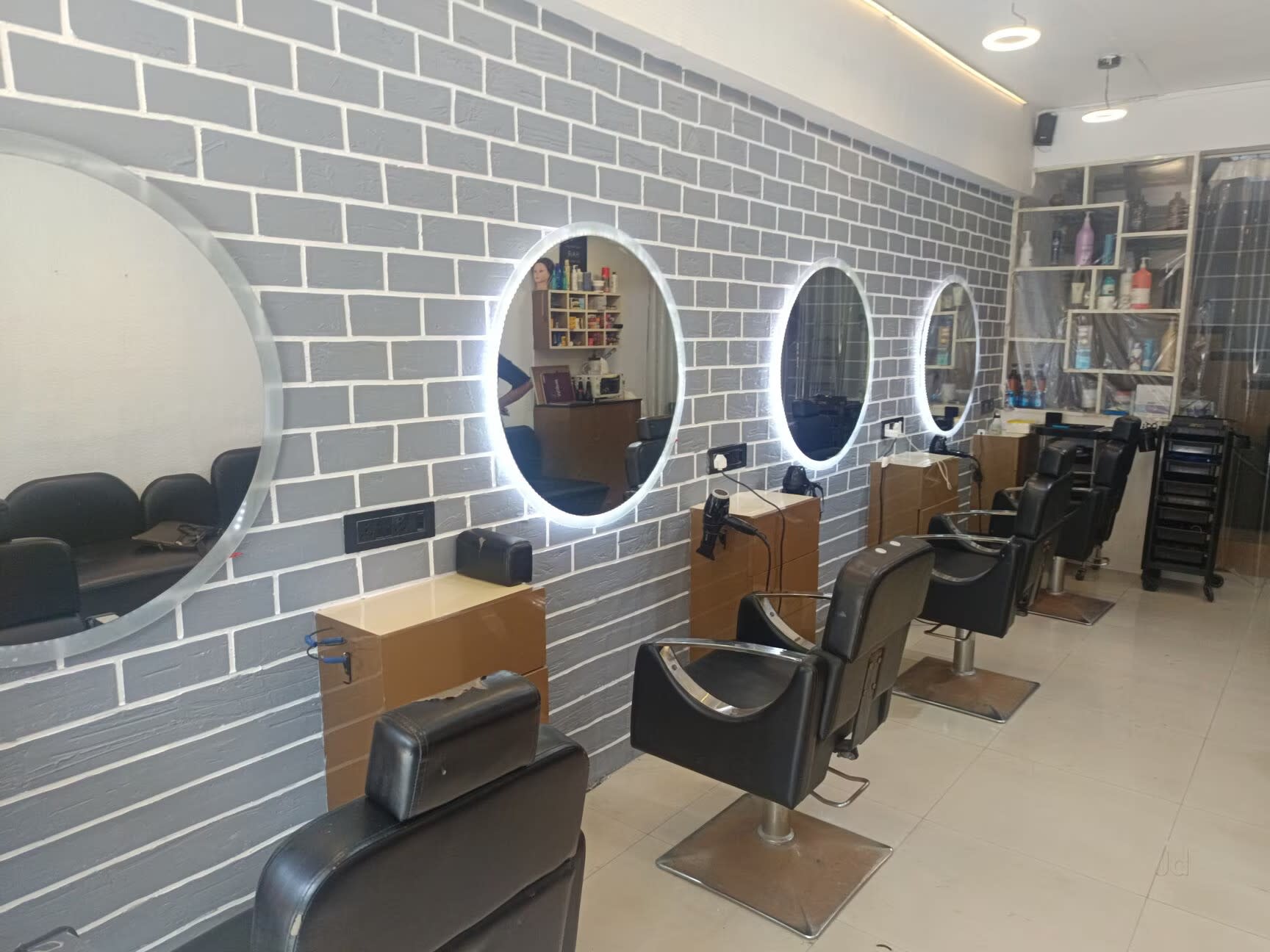 AMAYR SALON 3