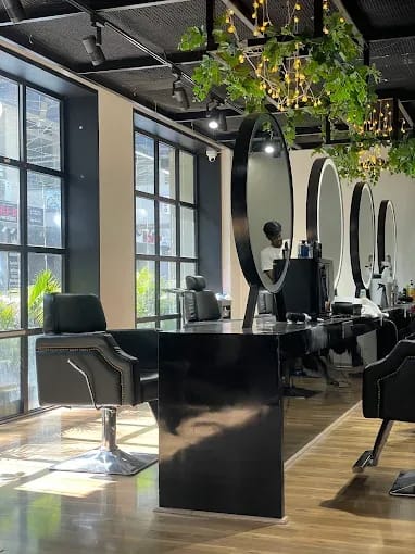Nirav Hairstorm Unisex Salon 2
