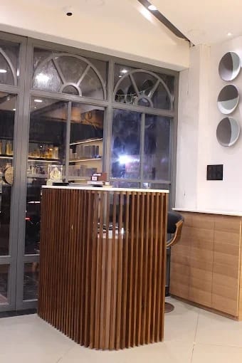 F Unisex Salon