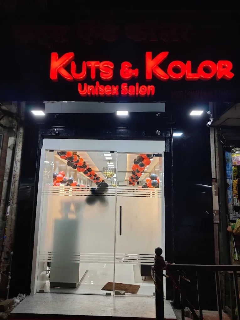 KUTS & KOLOR Luxury Unisex Salon