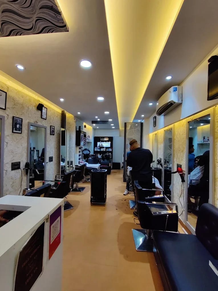 KUTS & KOLOR Luxury Unisex Salon 2