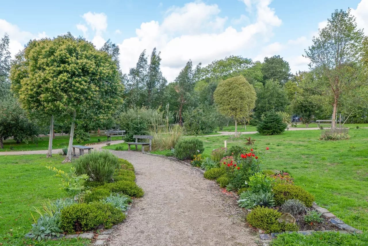 Elmfield Green image