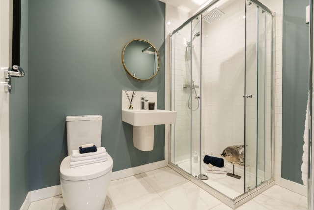 Sandalwood Principal bedroom en-suite