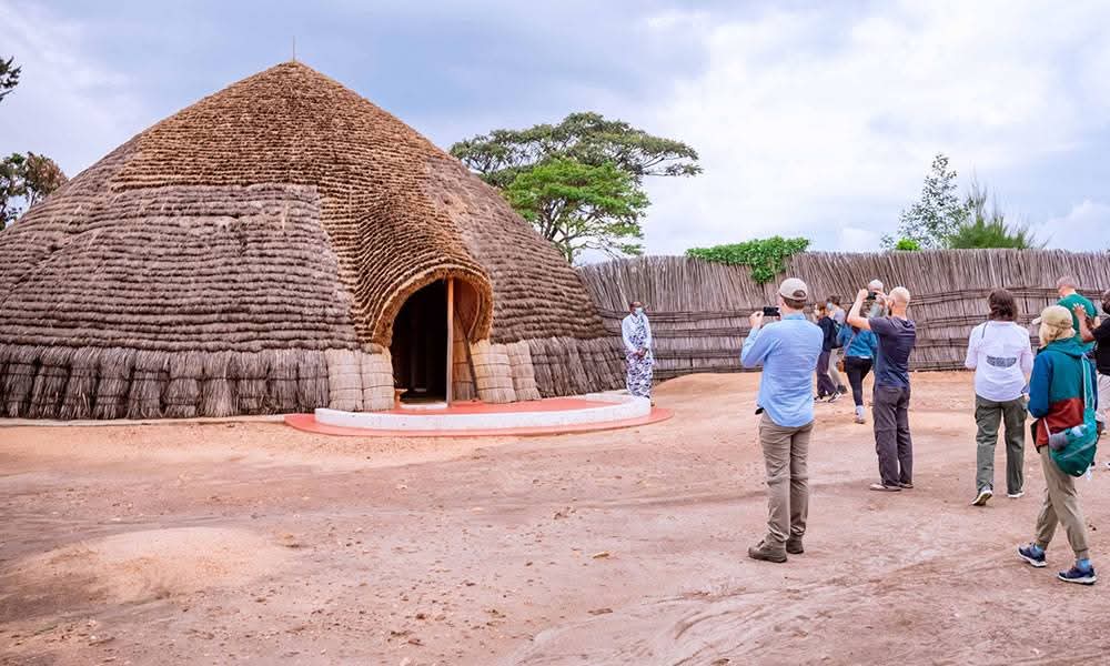 LAKE KIVU, NYUNGWE NATION PARK& NYANZA ROYAL HERITAGE ADVENTURE
