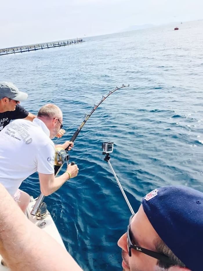 Pescadores en acción a bordo