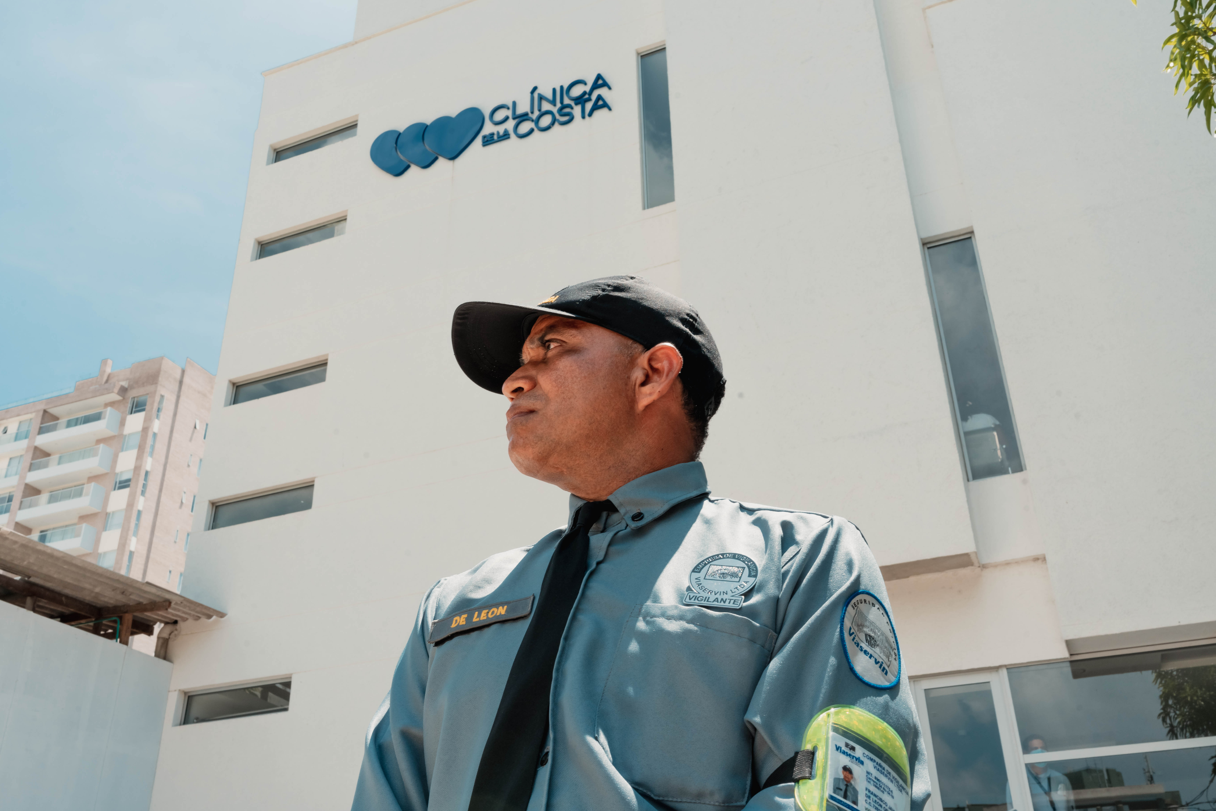 Viaservin-Private-Security-Surveillance-Barranquilla-banner-home-3-security-guard-coast-clinic