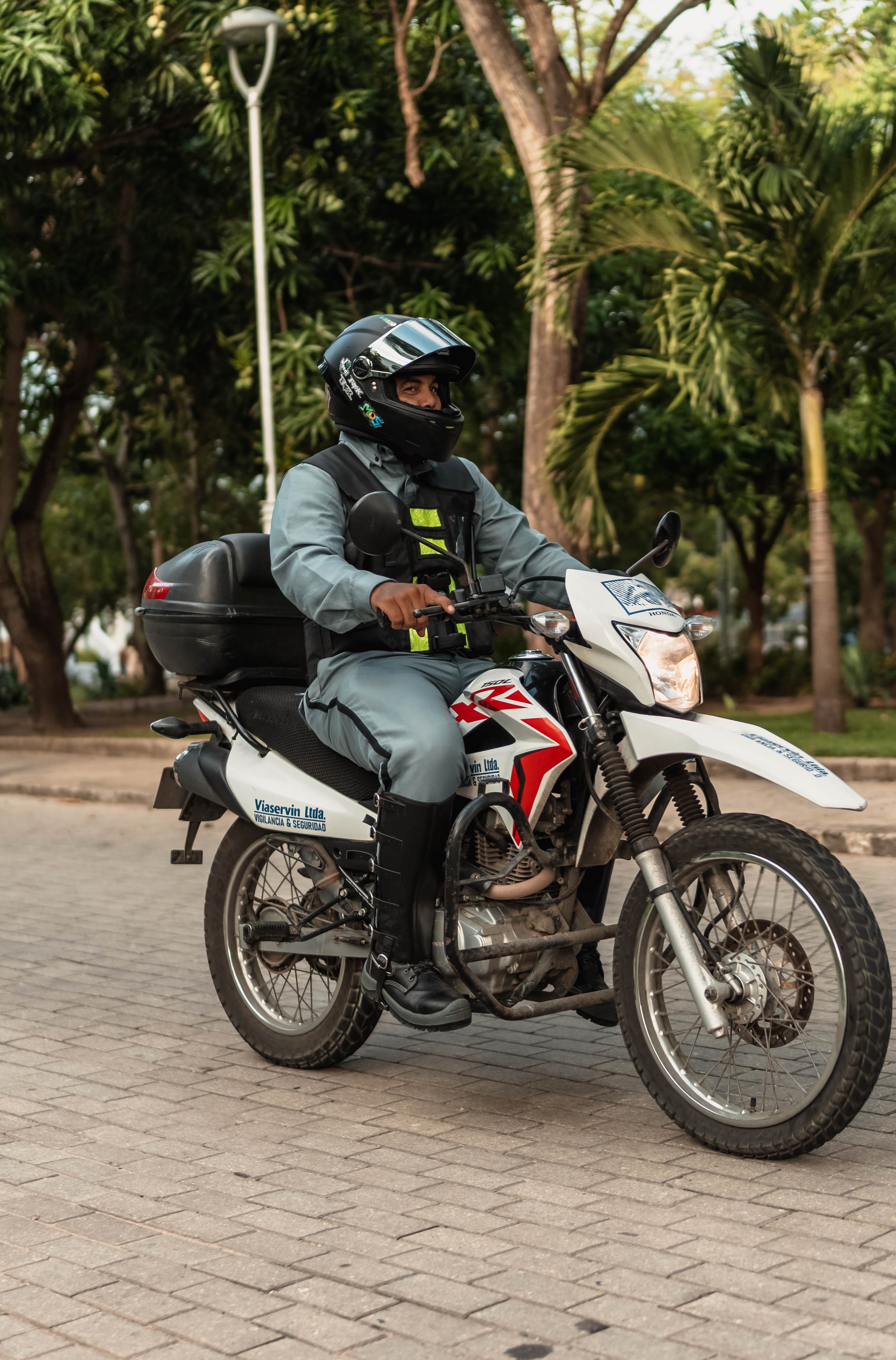 Viaservin-Vigilancia-Seguridad-Privada-Barranquilla-Servicios-Escolta-de-mercancia