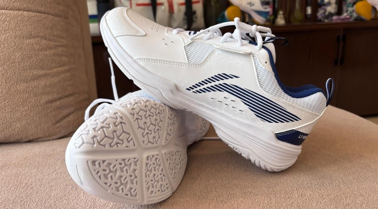 Lining almighty badminton shoes new