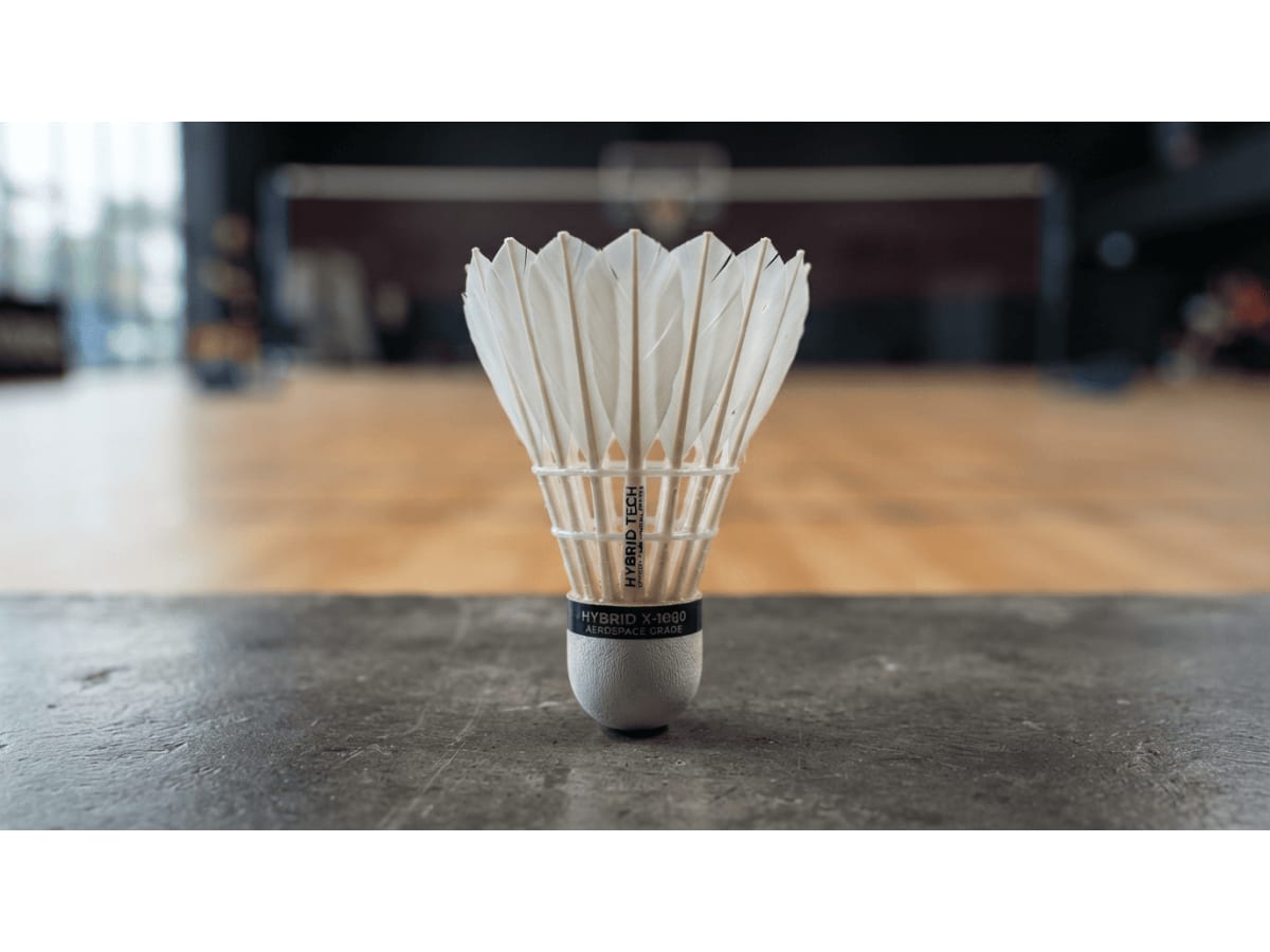 Feather badminton shuttlecock on court - buy shuttlecocks online in Pakistan