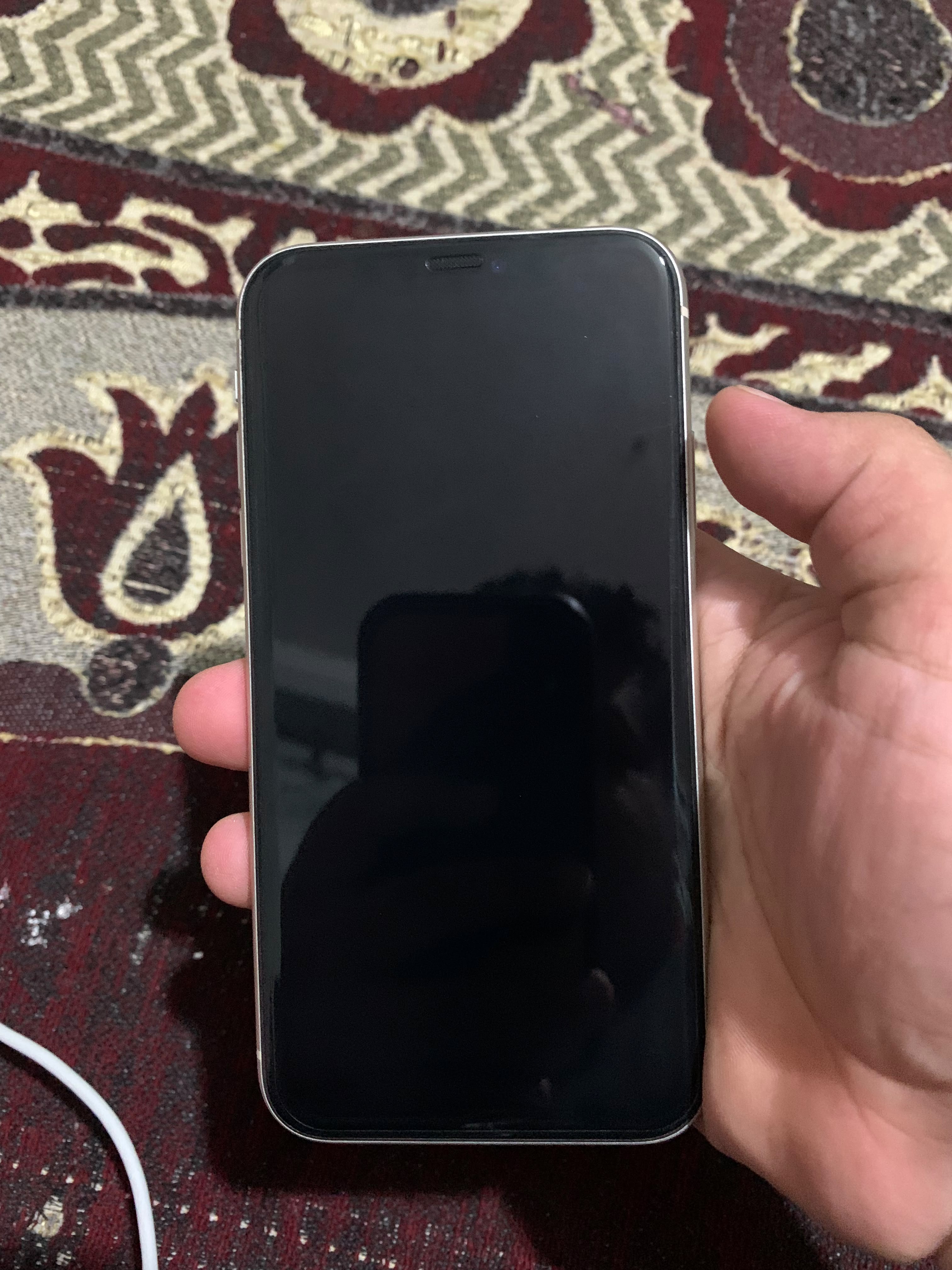 📱 iPhone 11 128GB | 86% Battery | Clean Condition | New Charger + Brand-New Case