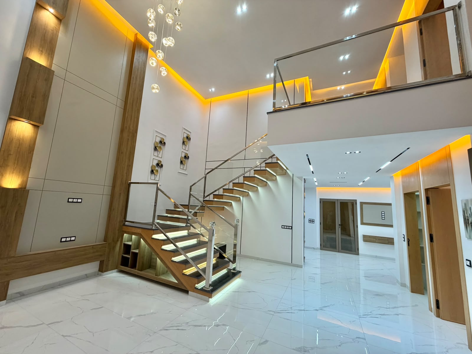 Two-Level Villa with Pool in Lazaret 2