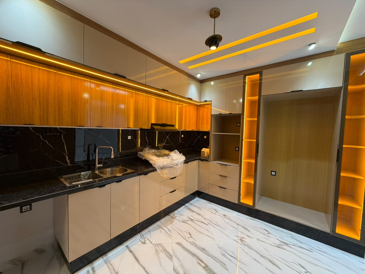 Stunning Dual-Facade Apartment in Oujda 4