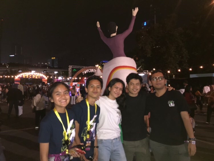 Taking pictures with Alumni