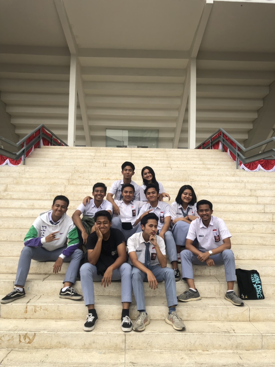Menembus Langit SKYAVENUE 2019 Team infront of Istora Senayan