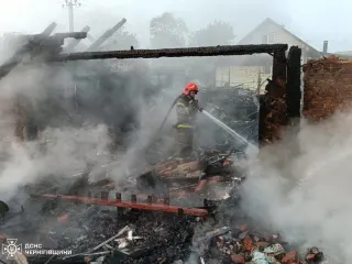 У Прилуках ворожий безпілотник знищив будинок начальника пожежної частини / t.me/Klymenko_MVS
