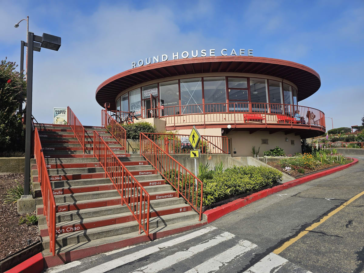 Round House Cafe - Photo 3