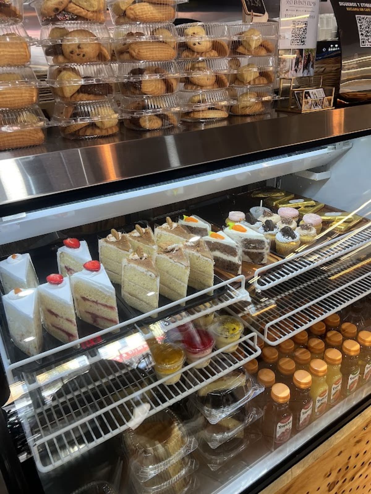 Co Pan Bakery & Café - Photo 3