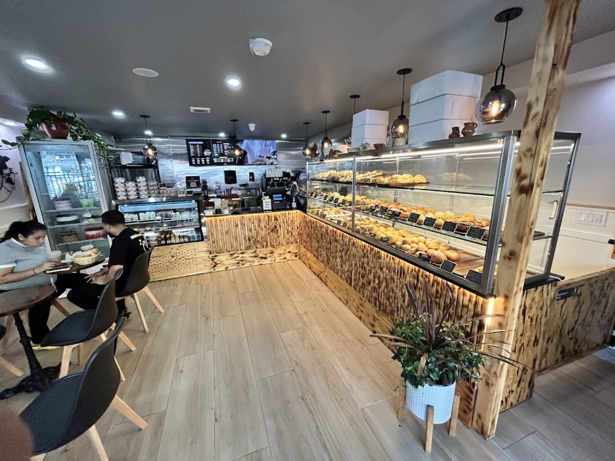 Co Pan Bakery & Café - Photo 4