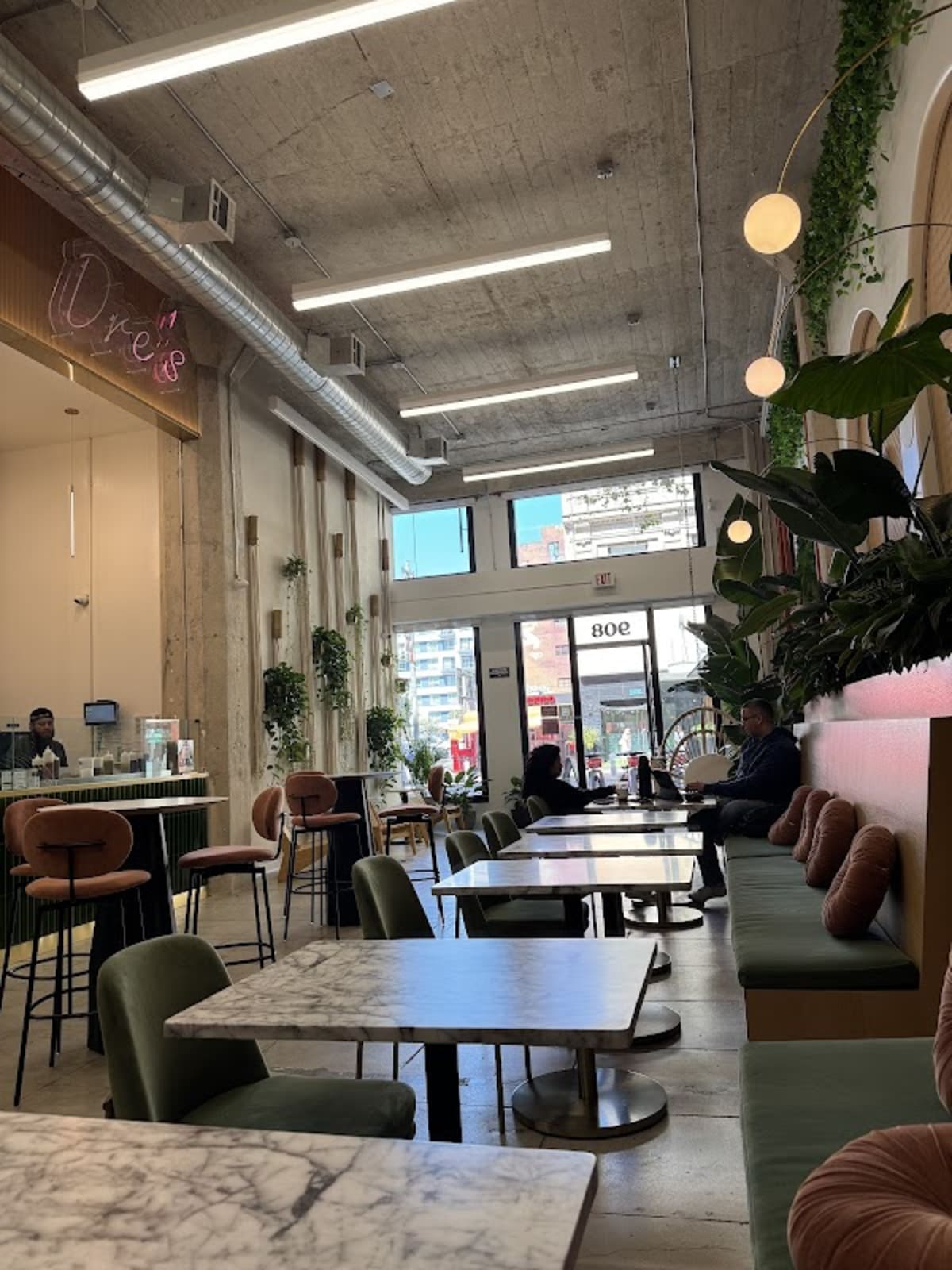 Dre's Cafe - Photo 3