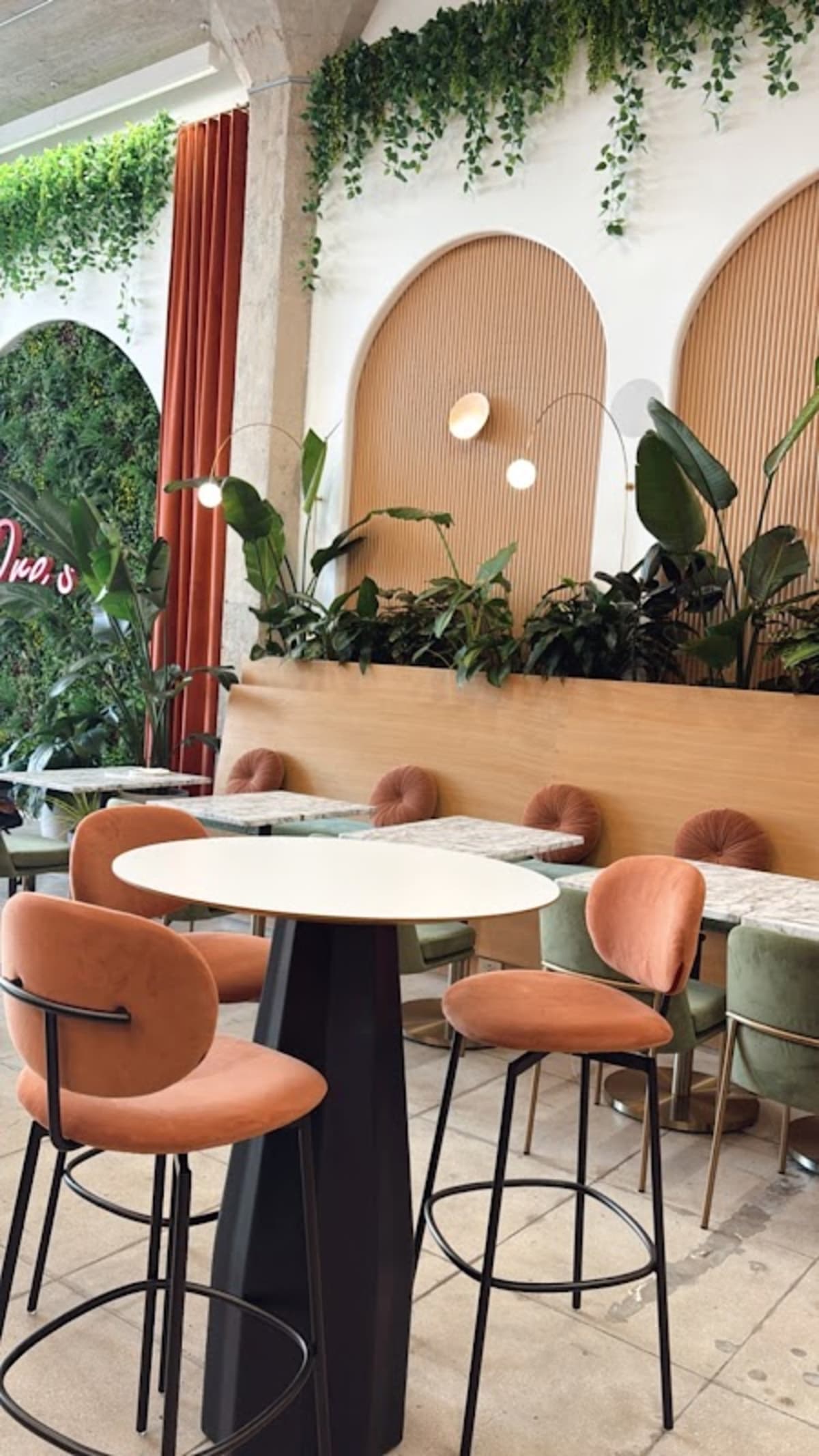 Dre's Cafe - Photo 4